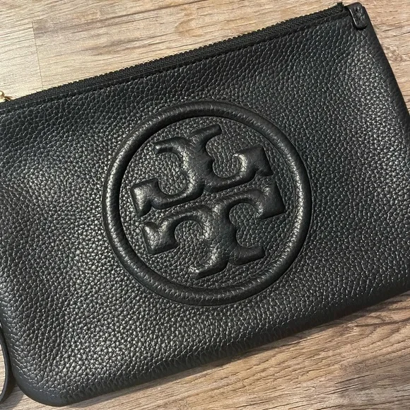 ❌❌SOLD❌❌Tory Burch Wristlet - Picture 2 of 6